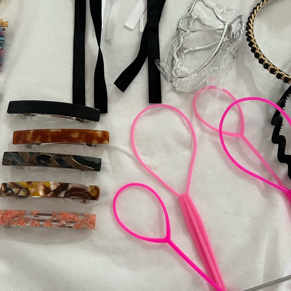 A huge bundle of Women's Hair Accessories - Picture 7 of 14
